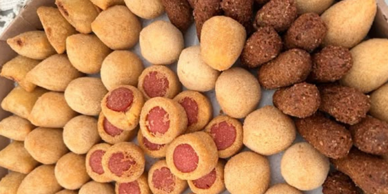 Cento de salgadinhos sortidos